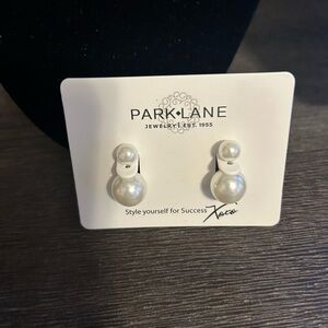 Pearl earrings women’s